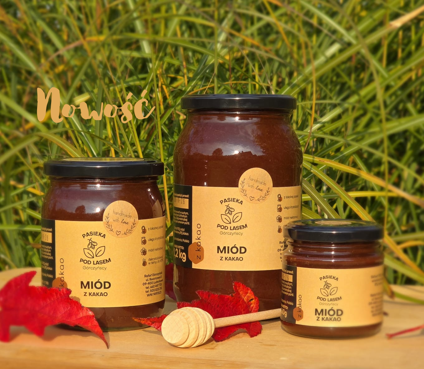 Miód z kakao w słoiku – naturalny miód pszczeli z dodatkiem kakao, zdrowa alternatywa dla kremu czekoladowego.